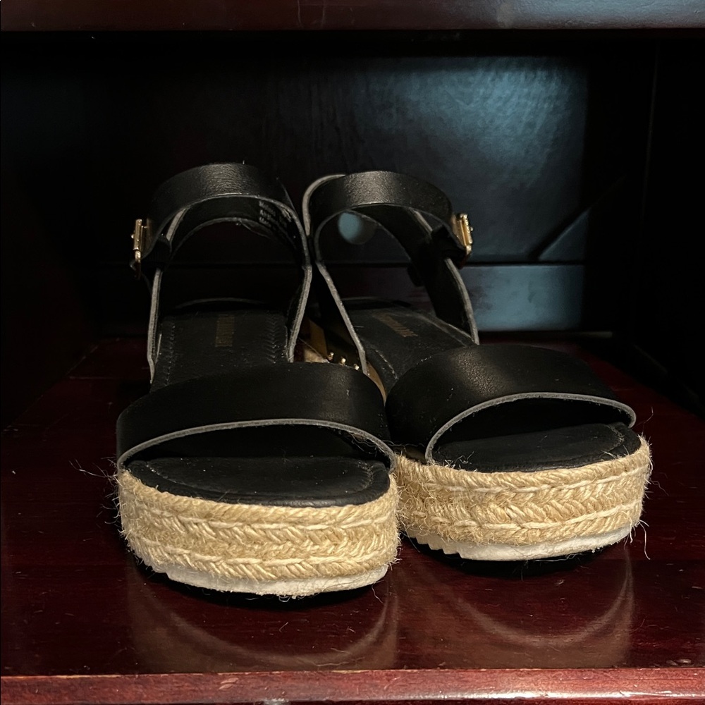 Black wedges